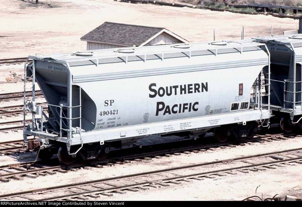 Southern Pacific 2970 cf 2 bay covered hopper SP #490421